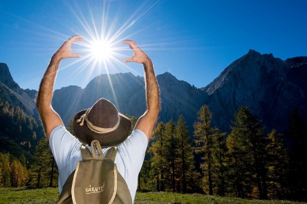 Hand auf Sonne